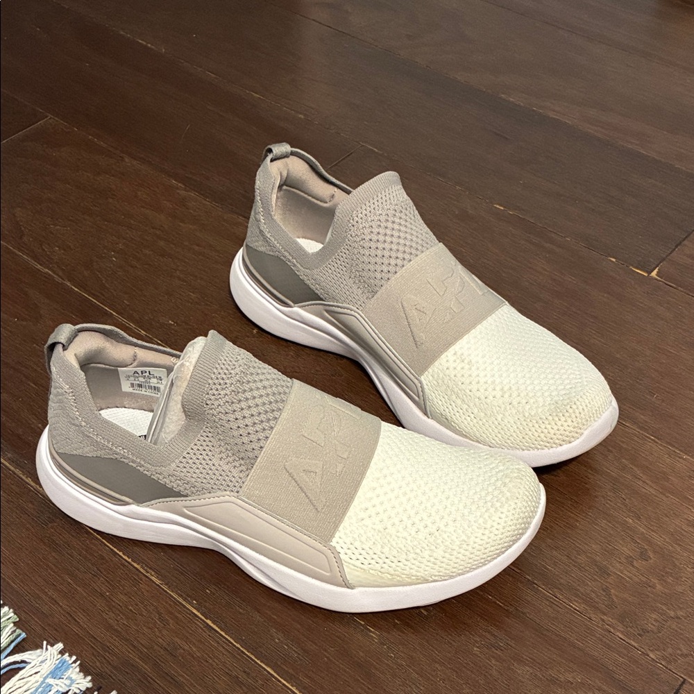 Women's TechLoom Bliss APL slip on sneakers gray/cream/white